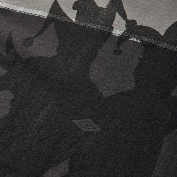 UMBRO Players Tee – Washed Black Smock Grey